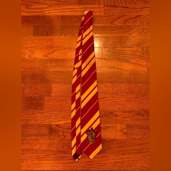 Warner Bros. Other - MENS COSPLAY HARRY POTTER PREPPY TIE RED GOLD CREST UNI STRIPE